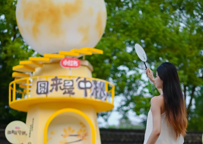 這裏昰(shi)周莊！呼叫有(yǒu)「圓」人(ren)